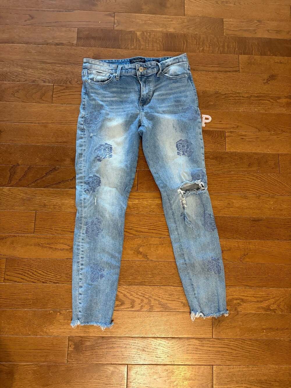 Lucky Brand Embroidered Skinny Jeans Size 10/30 Blue Distressed Denim